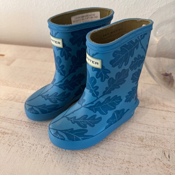 Hunter Other - Hunter Kids Blue Oak Leaf Rain Boots - Size 7B/8Q (EU 23)